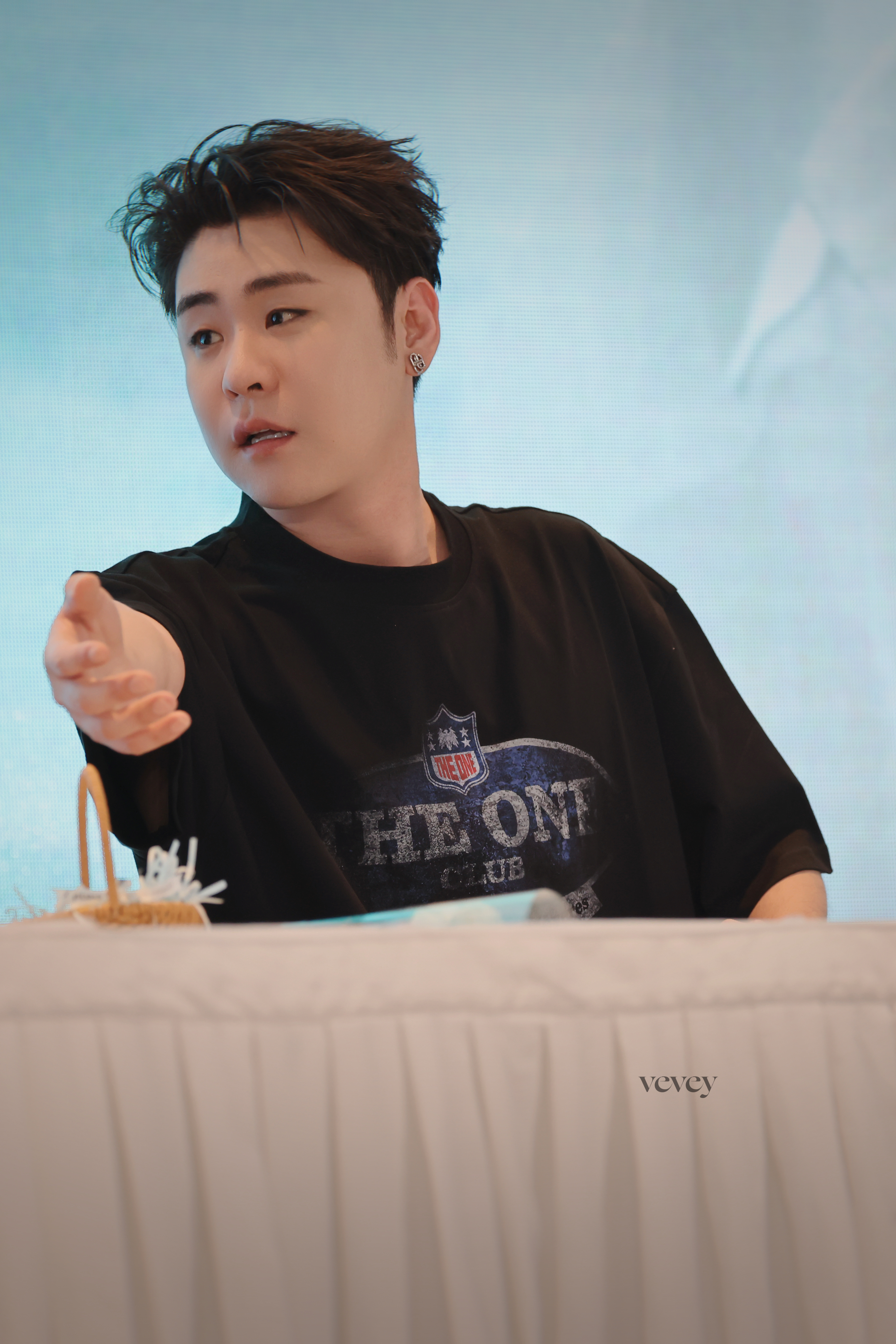 张云雷靠近你演唱会不是这张云雷 “风里飘着熟悉的味道，大概是在提醒我：该去见那个