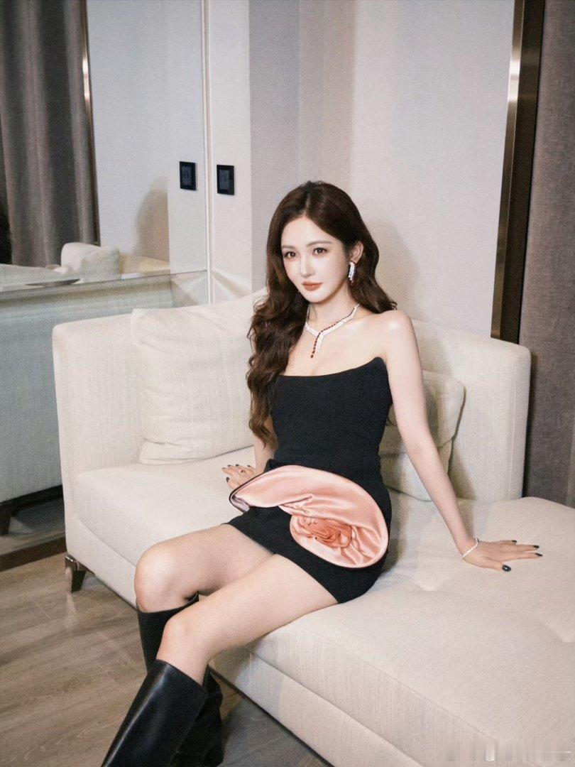 靳梦佳做了酒酿蛋花汤 靳梦佳这观察力真的强，能发现土鸡蛋打出来的蛋花质感不同，做