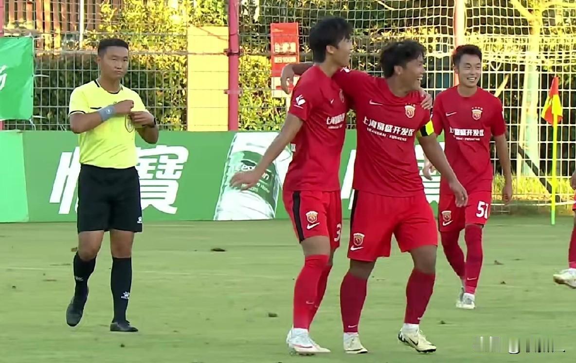 海港B队1-0小胜江西庐山，暂时登顶中乙争冠组积分榜，泰山B队感受到压力了吗？
