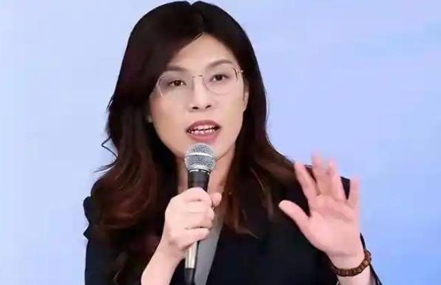 太阳真是打西边出来了。国民党的郑丽文要去大陆，结果绿营的苏巧慧跳出来说，这是好事