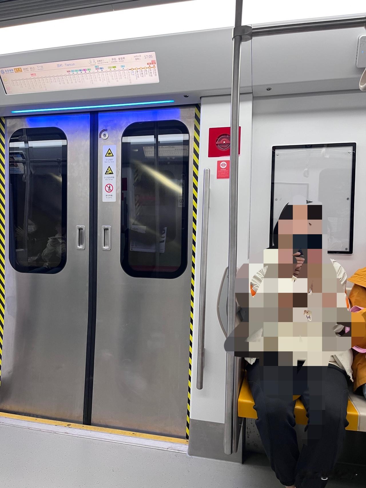 今天6号线，终于没让我失望！

之前没少吐槽6号线，又是挤又是旧，信号还卡。结果