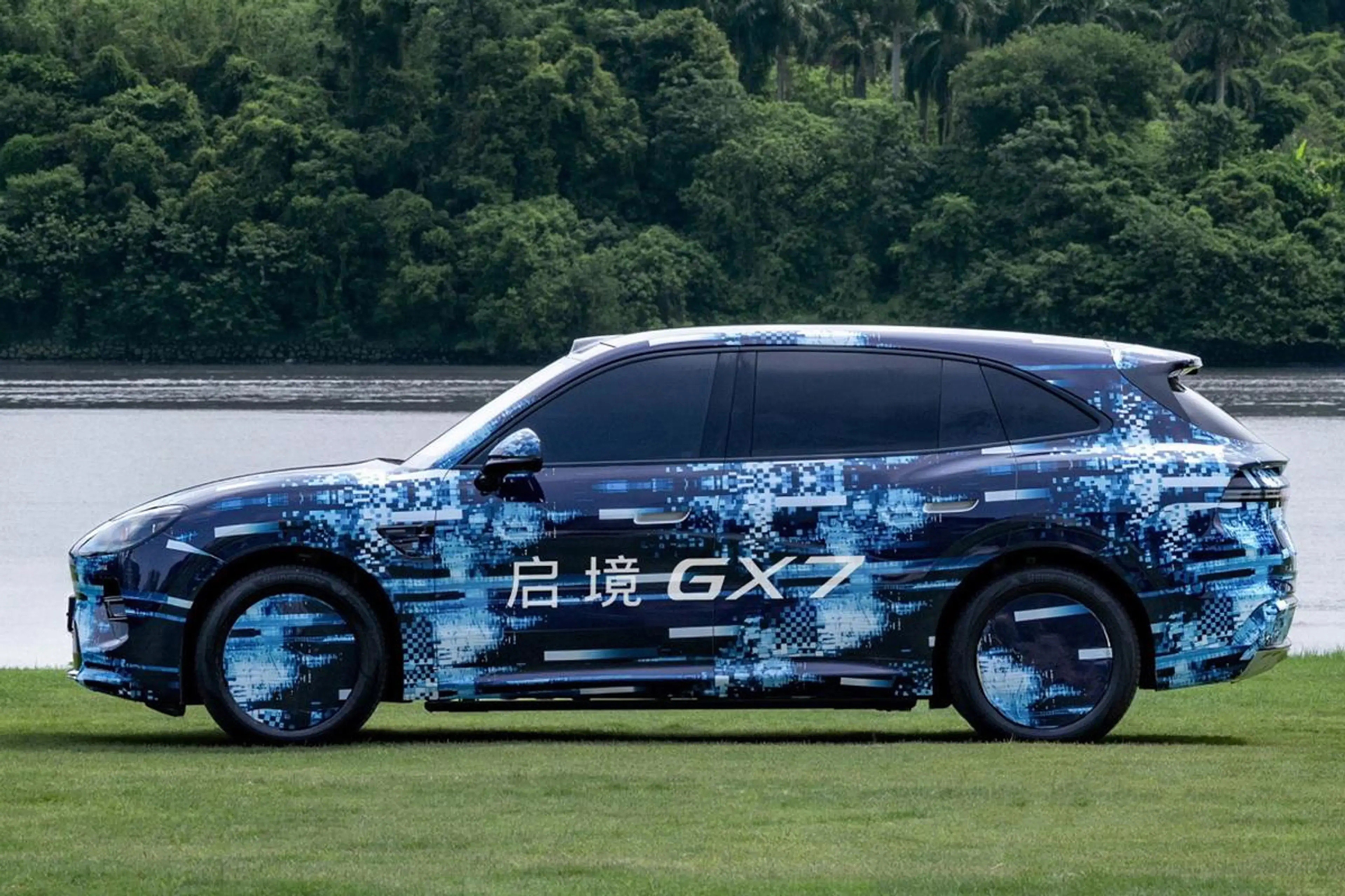 启境GX7最新谍照曝光，定位大五座SUV，跨界SUV车身姿态。 