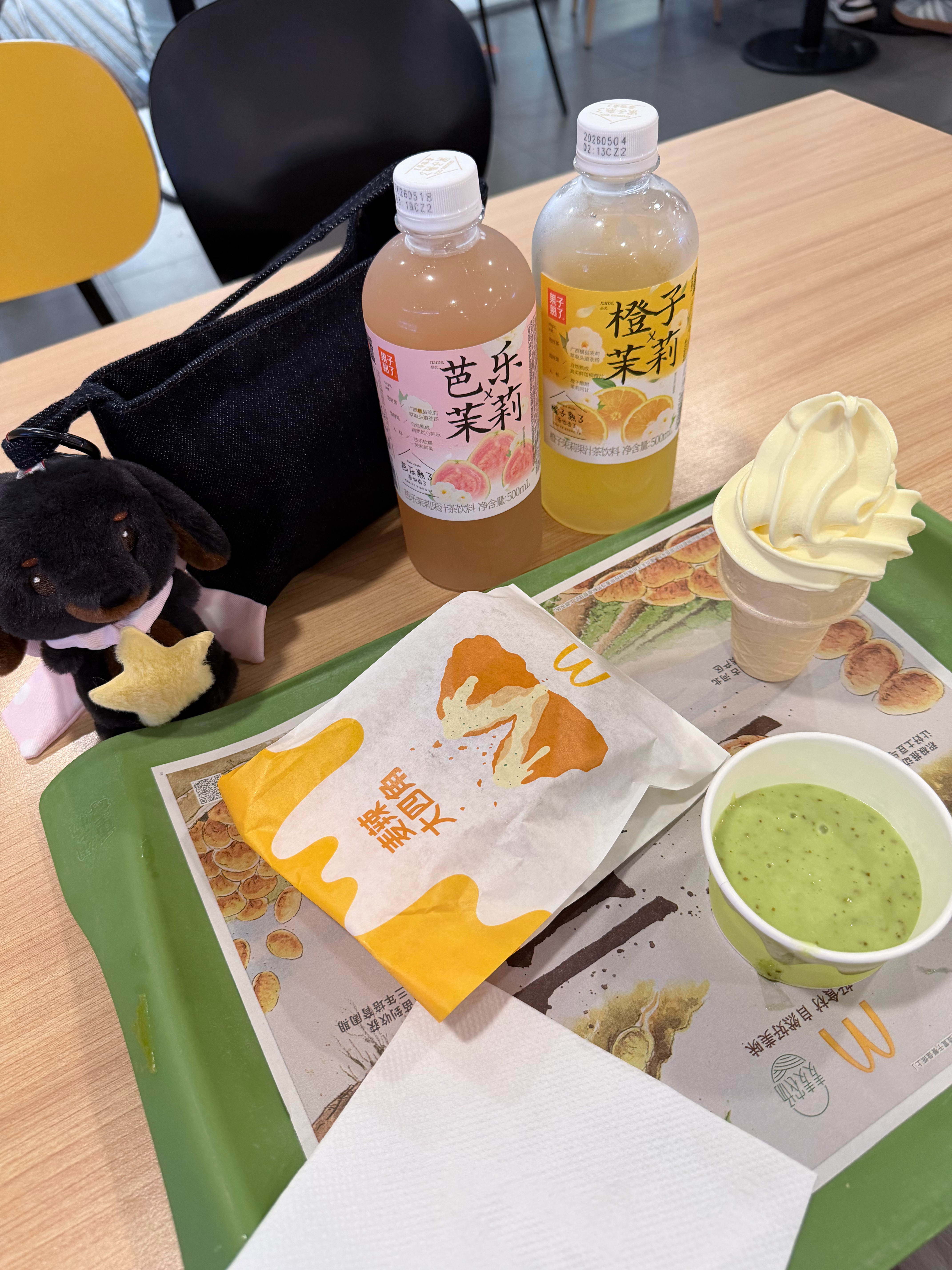 麦当劳新品麦辣大四角好吃！！吃太撑了…只点了一个芥末的！美味美味 