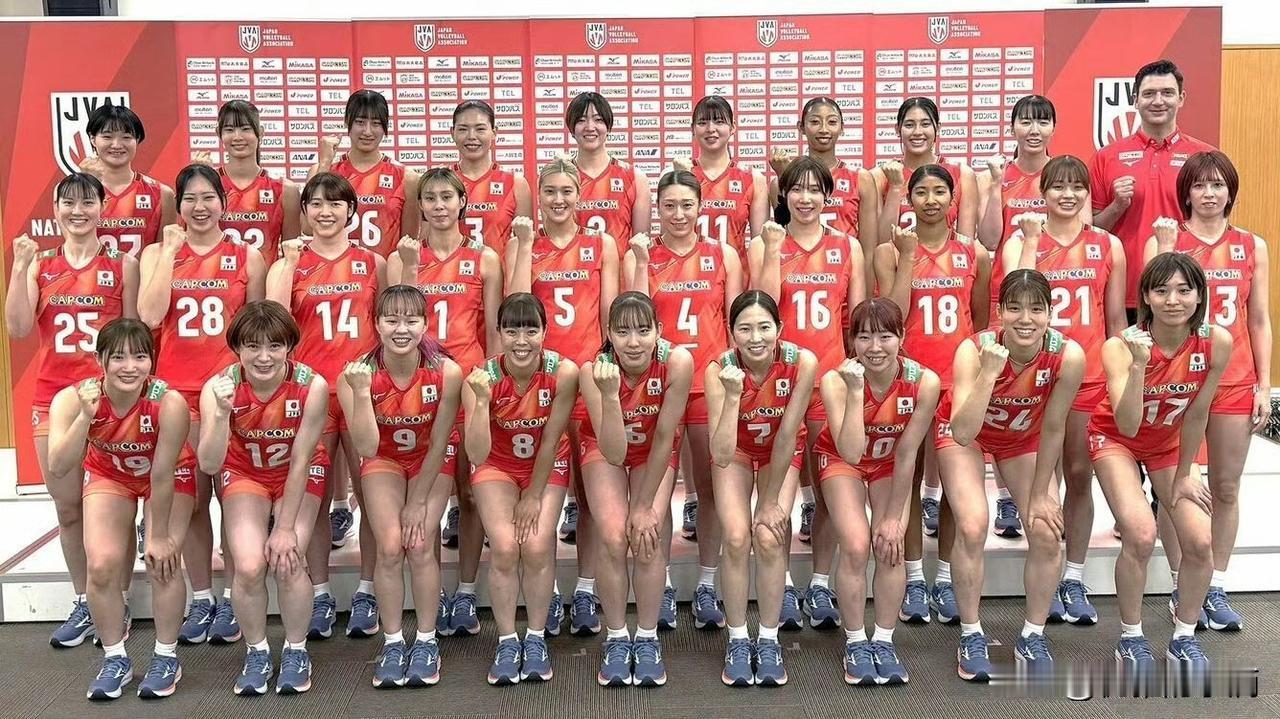 今天日本🇯🇵女排国家队28人出席新闻发布会：

边攻(11人):石川真佑，和
