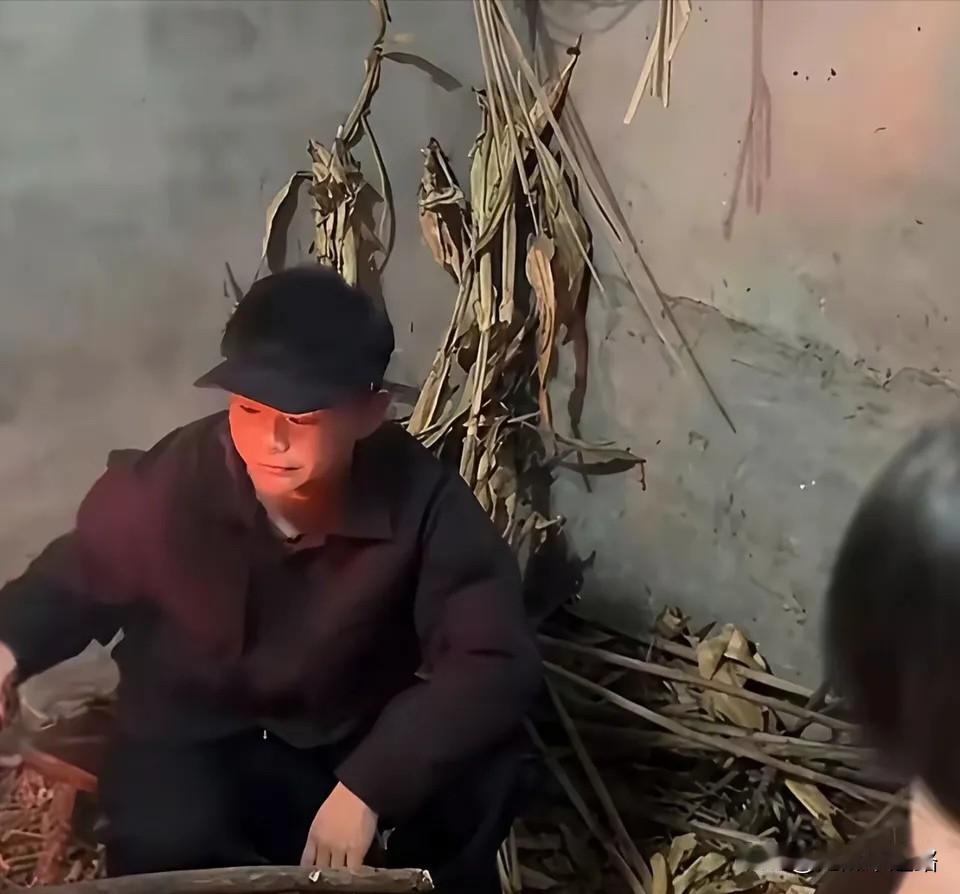 好奇搜了下呆呆直播间
榜一大哥的来历，
一看还真让人服气！

这位大哥一掷千金刷