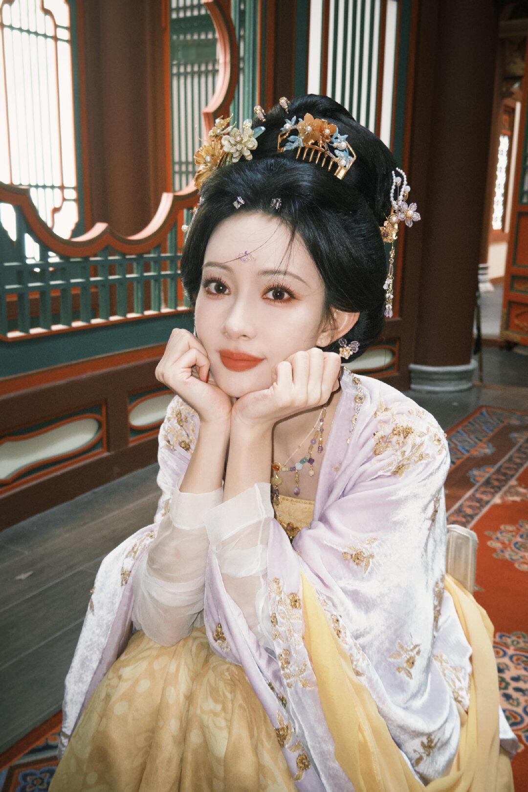 哇塞这就是尚公主的妆造吗？！？好美好明艳啊好适合孟姐 ​​​