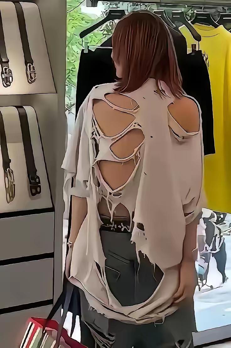 你敢信吗？如果不是去参加闺蜜的婚礼，这衣服都不舍得拿出来穿。为朋友豁出去了，你们