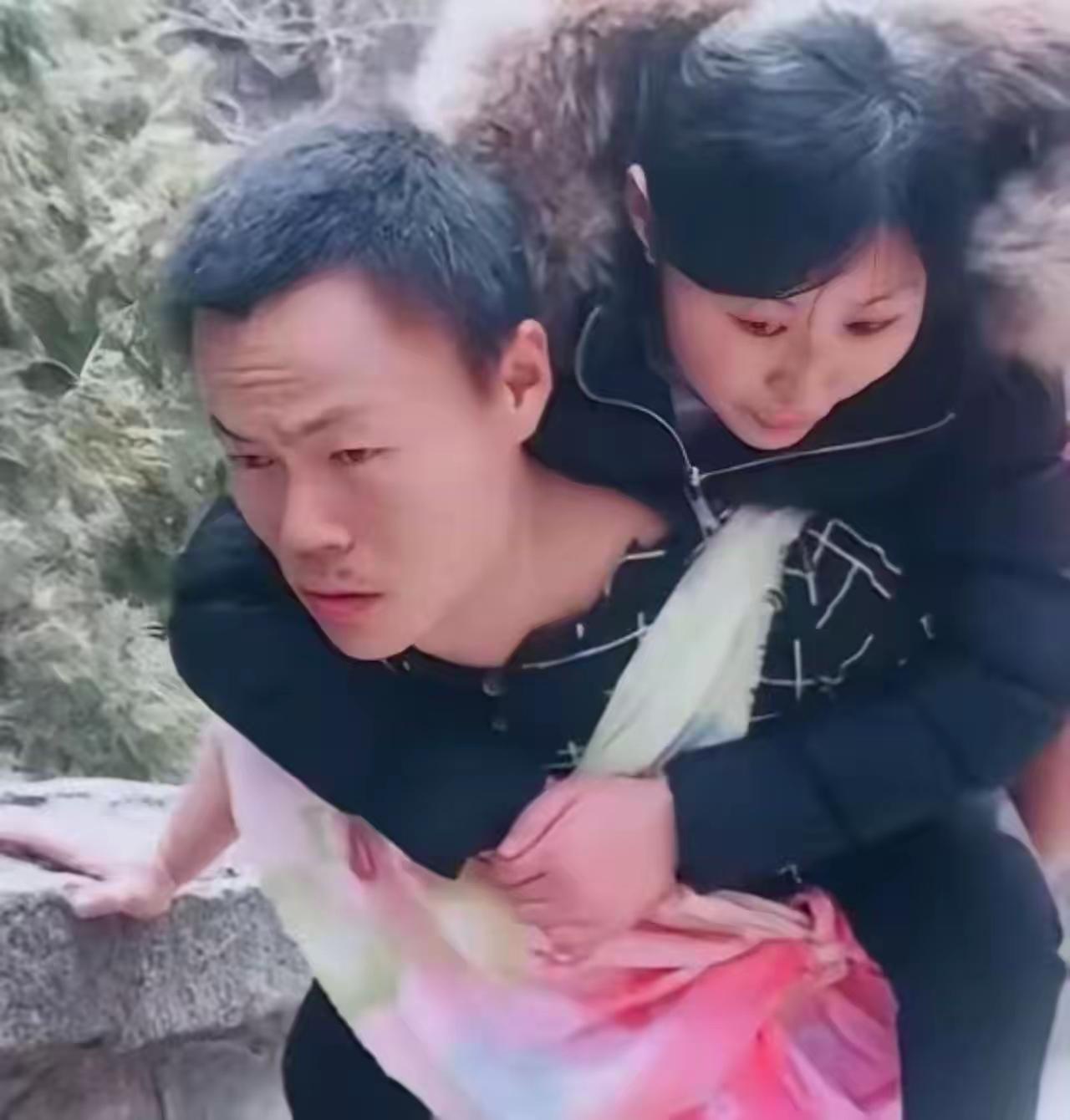 21岁，正是人生最绚烂的年纪。为了奔赴一场不被世俗看好的爱情，她选择在深夜翻越围