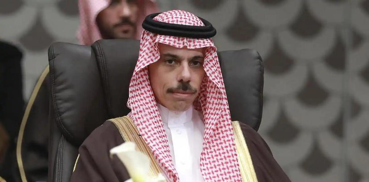 沙特炼油厂被炸了，可没有想到的是沙特发言人只差咧嘴大笑了，不难看出美国在中东各国