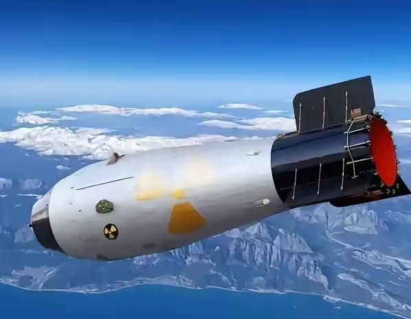 有网友说：93的兵也阅了，六代机也飞了，福建舰也入列了，可是日本人就是不怕你，他