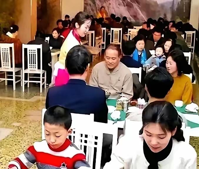 李秀美从小到大学会的第一课，是“珍惜”。在朝鲜，粮食由国家配给，一粒米都是珍贵资