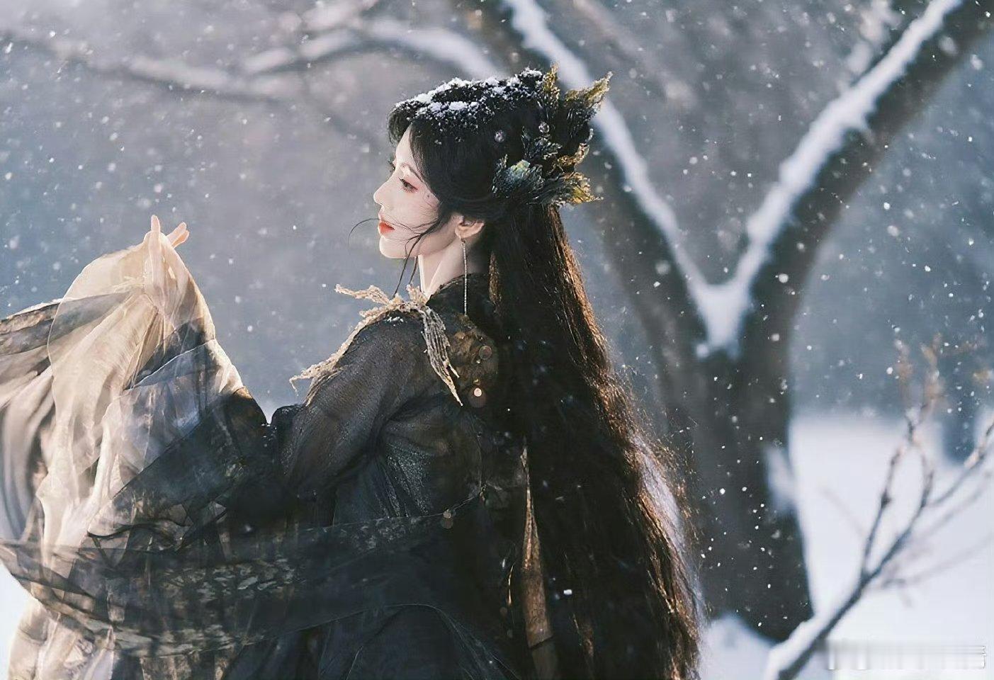 舞台妆还得看鞠婧祎 小鞠和这位化妆师多次合作，每次妆容都让人眼前一亮，底子好加用