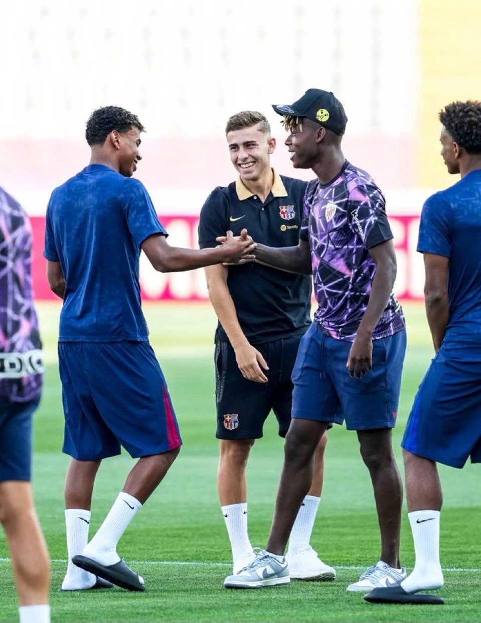 好兄弟又见面啦亚马尔在比赛中打进一球，尼科能否有好的表现？#巴萨vs毕尔巴鄂竞技