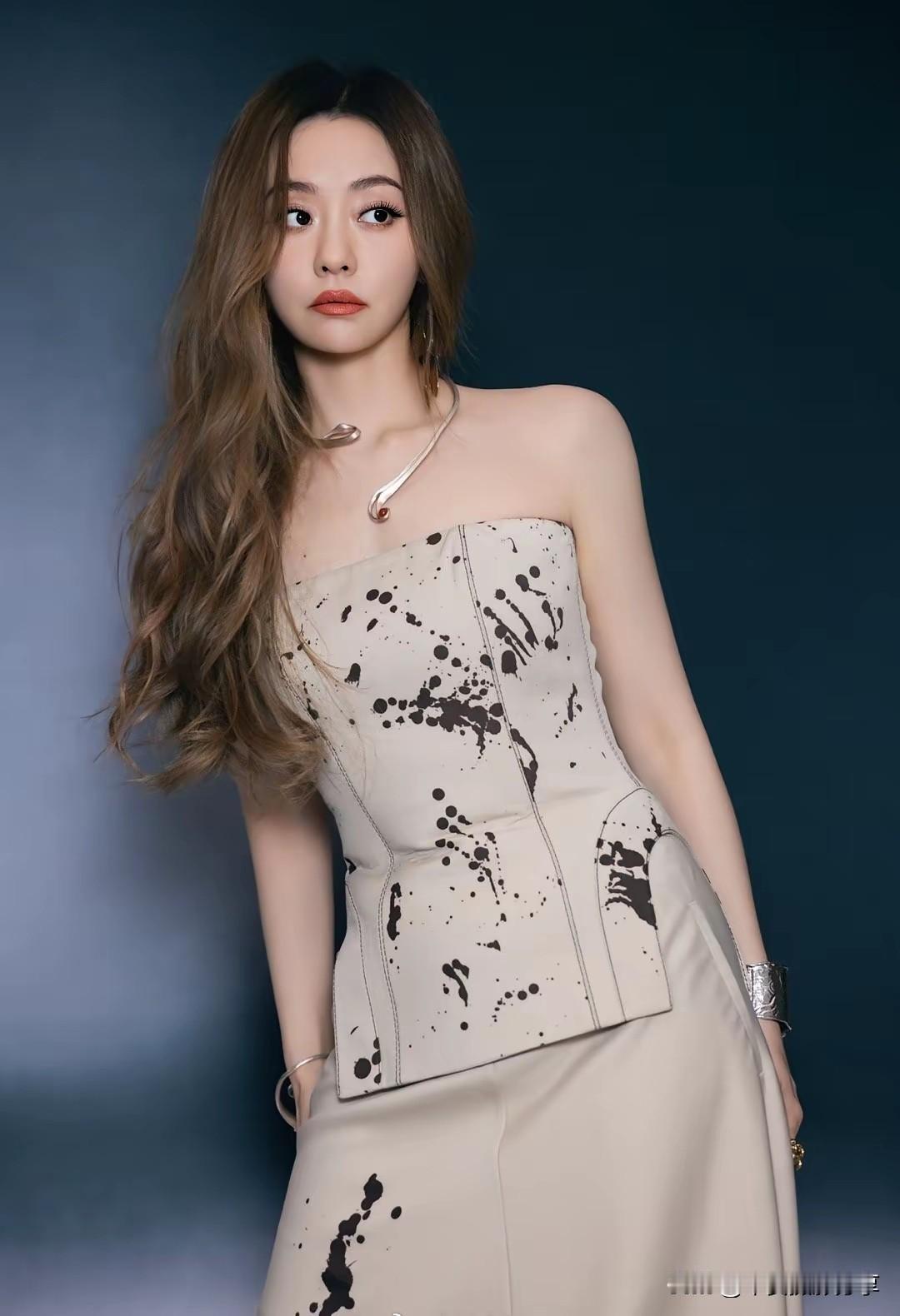 张靓颖
人美心善歌甜人正
学历和本事哪个重要 你都穿汉服拍过哪些好看的照片 什么