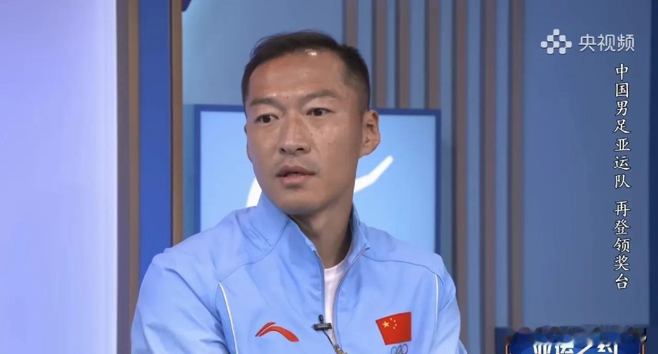 赛后采访被问到最想感谢谁，吴曦脱口而出的答案，让无数球迷瞬间破防！
 
主持人提