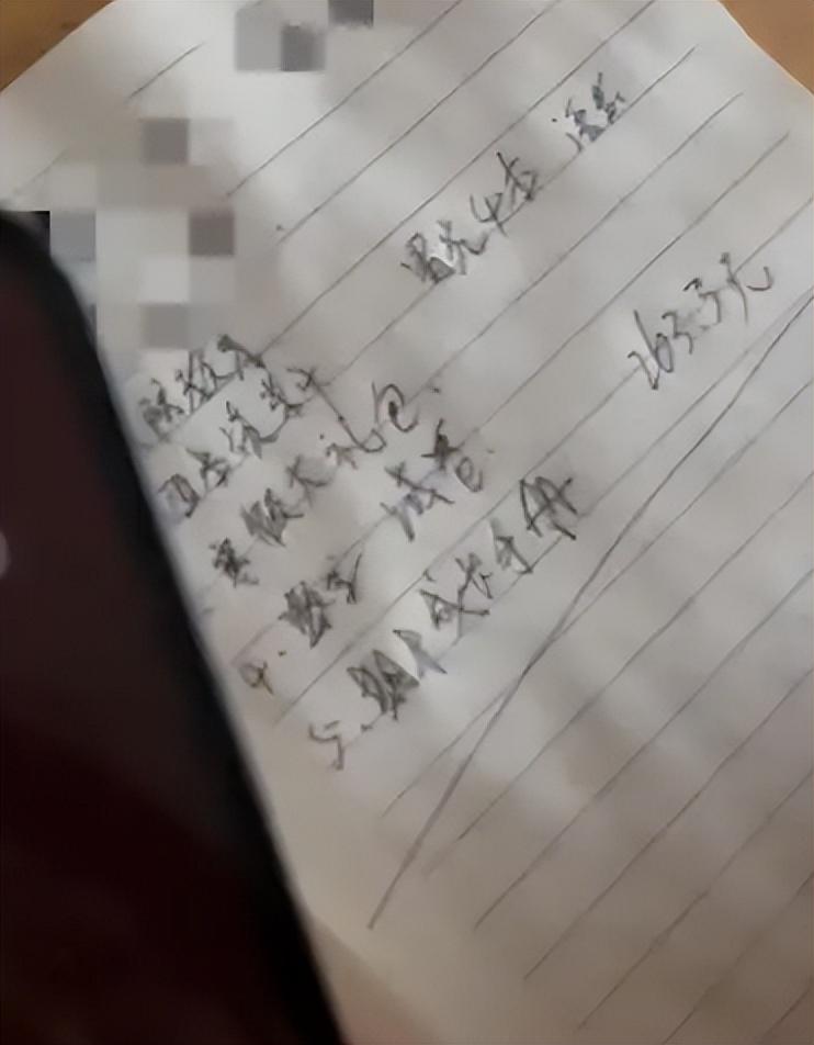 家长报警处理：重庆某初一家委会代收263 元
这事挺有意思。
为什么报警呢？
班