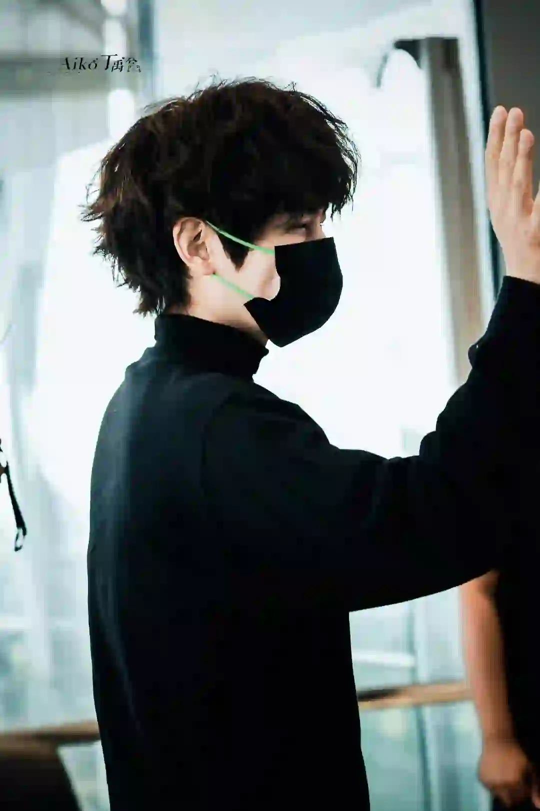 丁禹兮回国机场卷毛路透 第一章：白月光回国！谁懂丁禹兮这个卷毛造型的含金量，看上