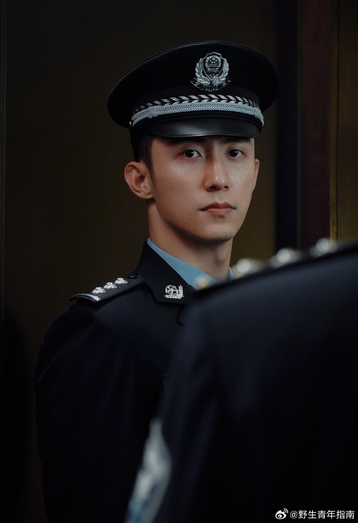 黄景瑜的剧都有一个共同点 每次看他穿制服出场，那种扑面而来的安全感真的太绝了！挺