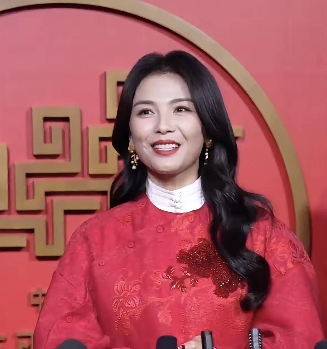 刘涛能上马年春晚不是因为她漂亮也不是因为她唱歌好听，而是因为她属马，今年刚好是她