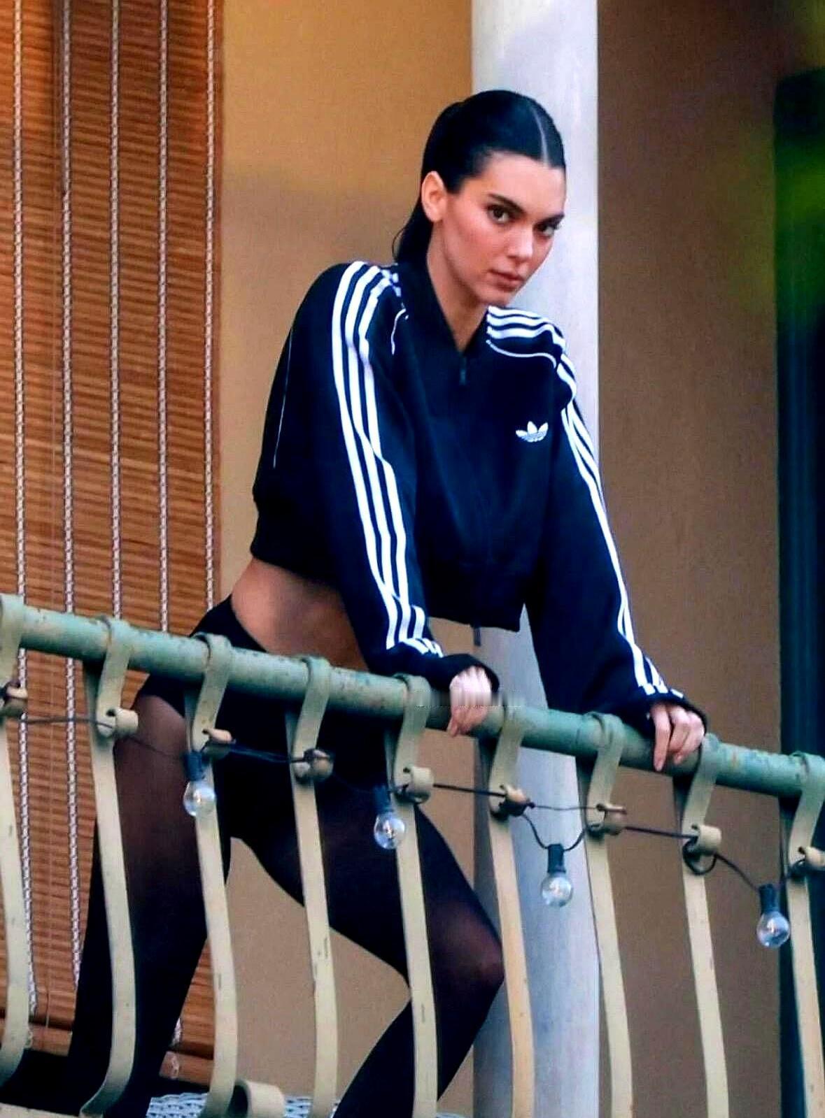 Kendall Jenner穿上了环保鞋， Adidas要搞大事情了。
这不只是