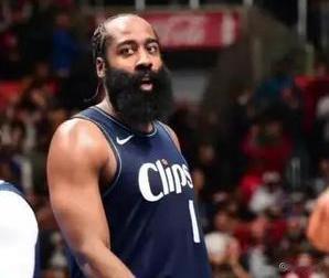 北京时间11月21日9:00，NBA常规赛快船客场挑战马刺！


快船的四巨头仍
