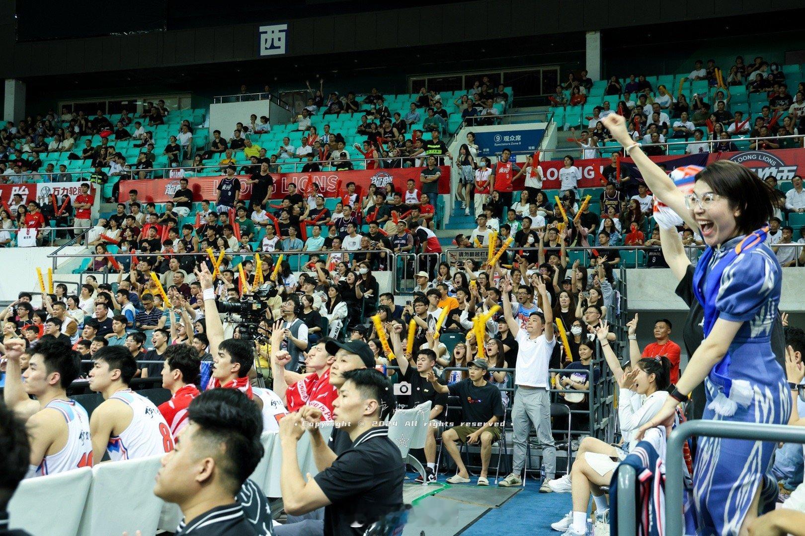 广州客场观赛团 快来找自己啦！#季后赛谁是大赢家##新疆男篮##小卢篮球世界# 