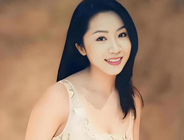 她花7年逼走原配，嫁入豪门3年，却全身器官衰竭躺丈夫怀中去世……1970年，徐华