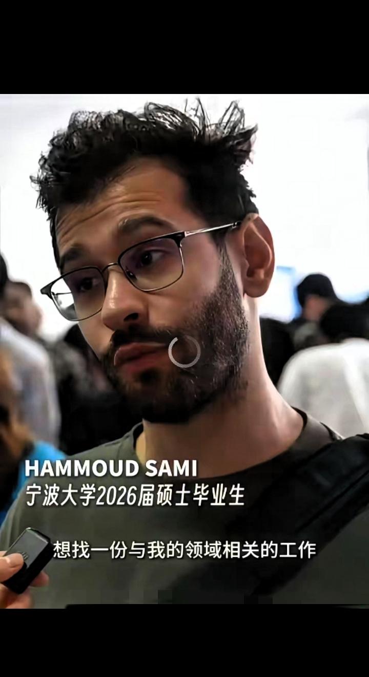 “滚出中国，去建设你自己的国家。”
宁波大学那帮外籍硕士刚说完想留在中国工作，屏