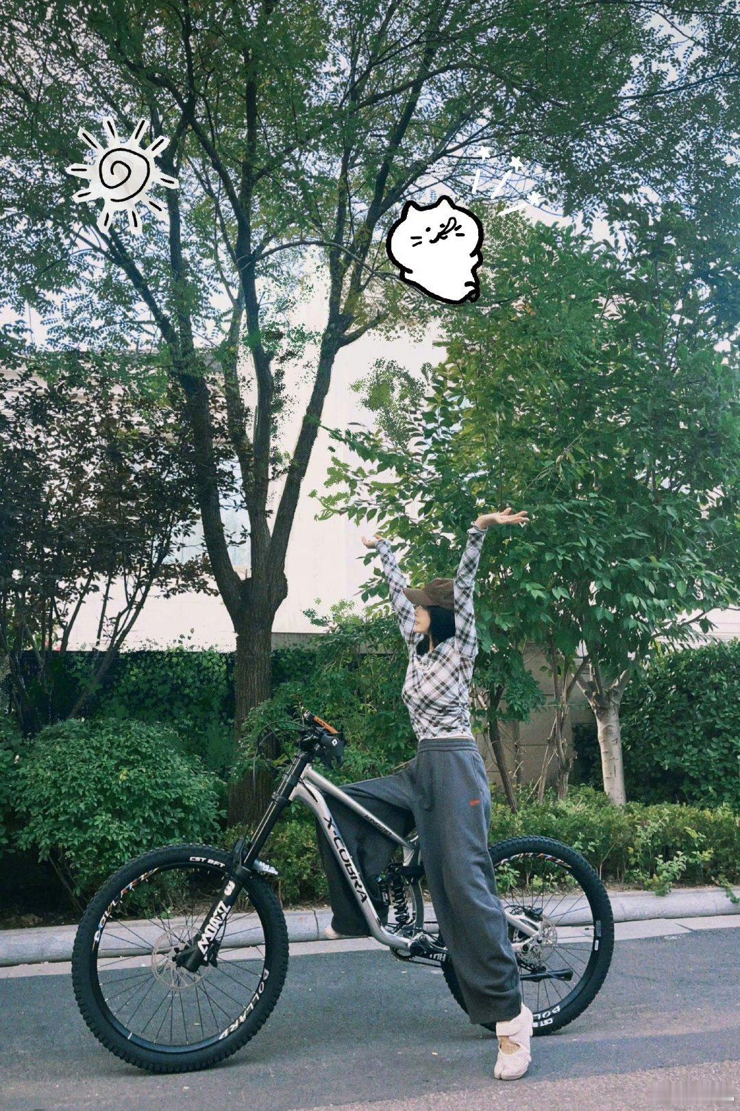 每次看到咪给图片配的贴纸都觉得好萌呀🥺 ​​​