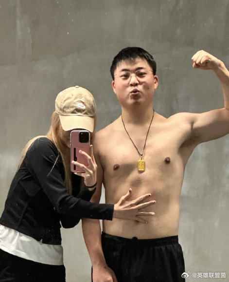 AD不肥C不动？奥咪咪更新Uzi肌肉照：大家好，（我）换老公了越自律，越自由！U