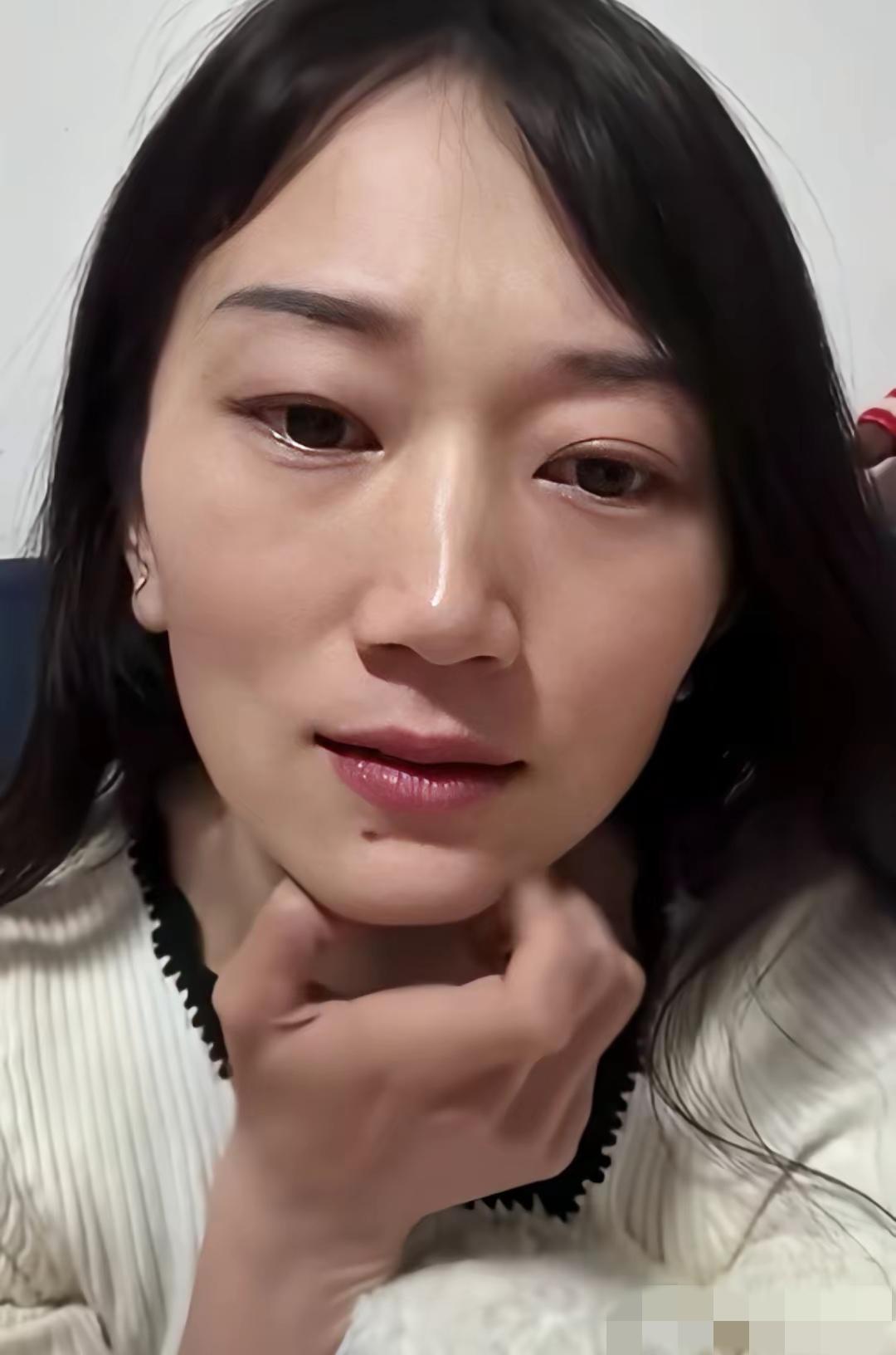 厉怀远的婚姻谁也劝不动了，是铁了心了。
厉怀远能够不要儿子的抚养权，这怎么说也是