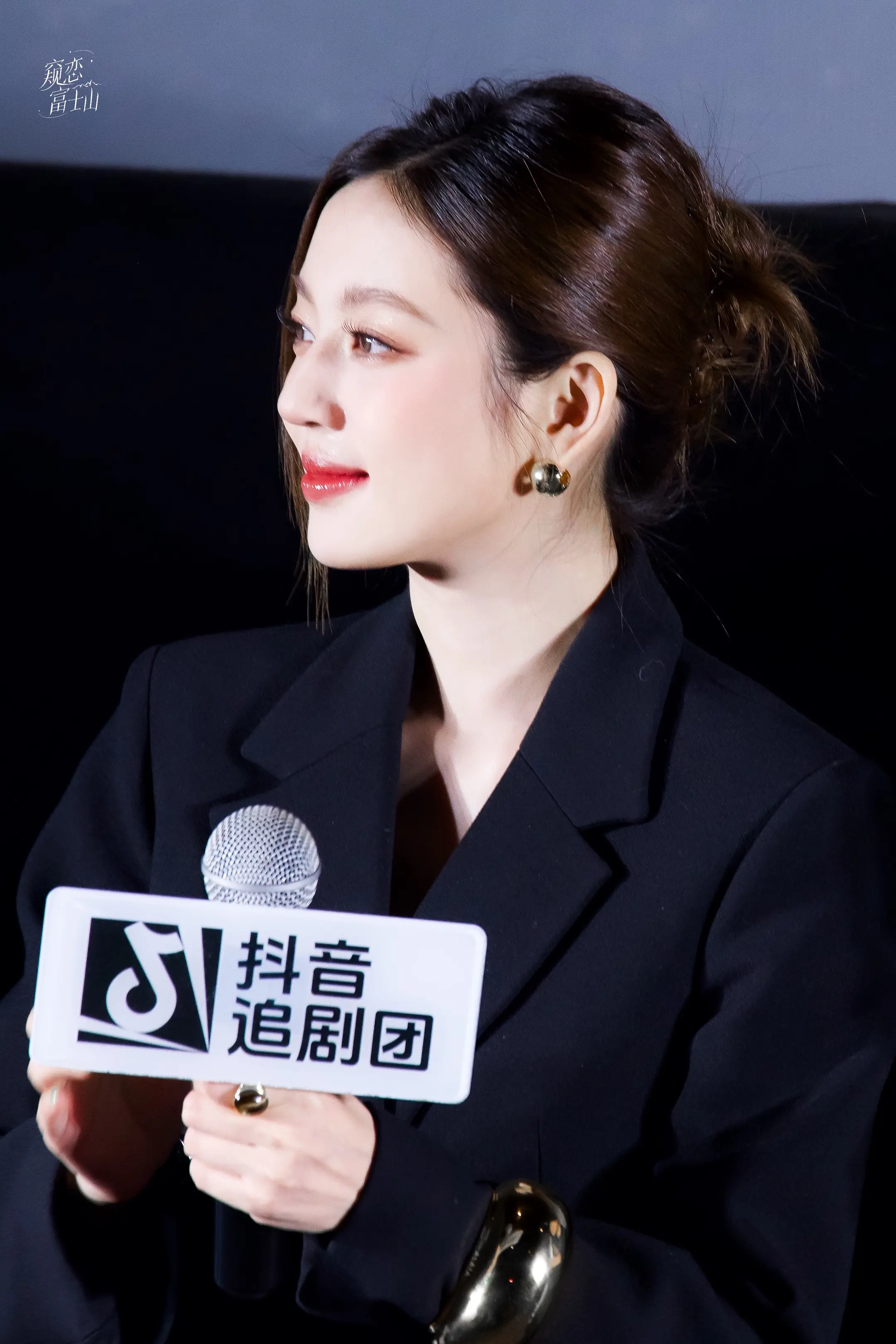 白眼女王辛海璐报道。