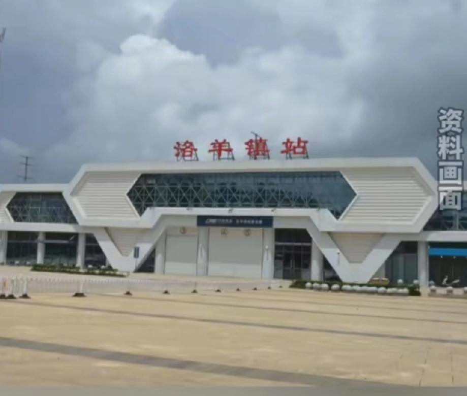 11月27日凌晨，昆明洛羊镇火车站被一场突如其来的悲剧笼罩，原本平静的站内瞬间被