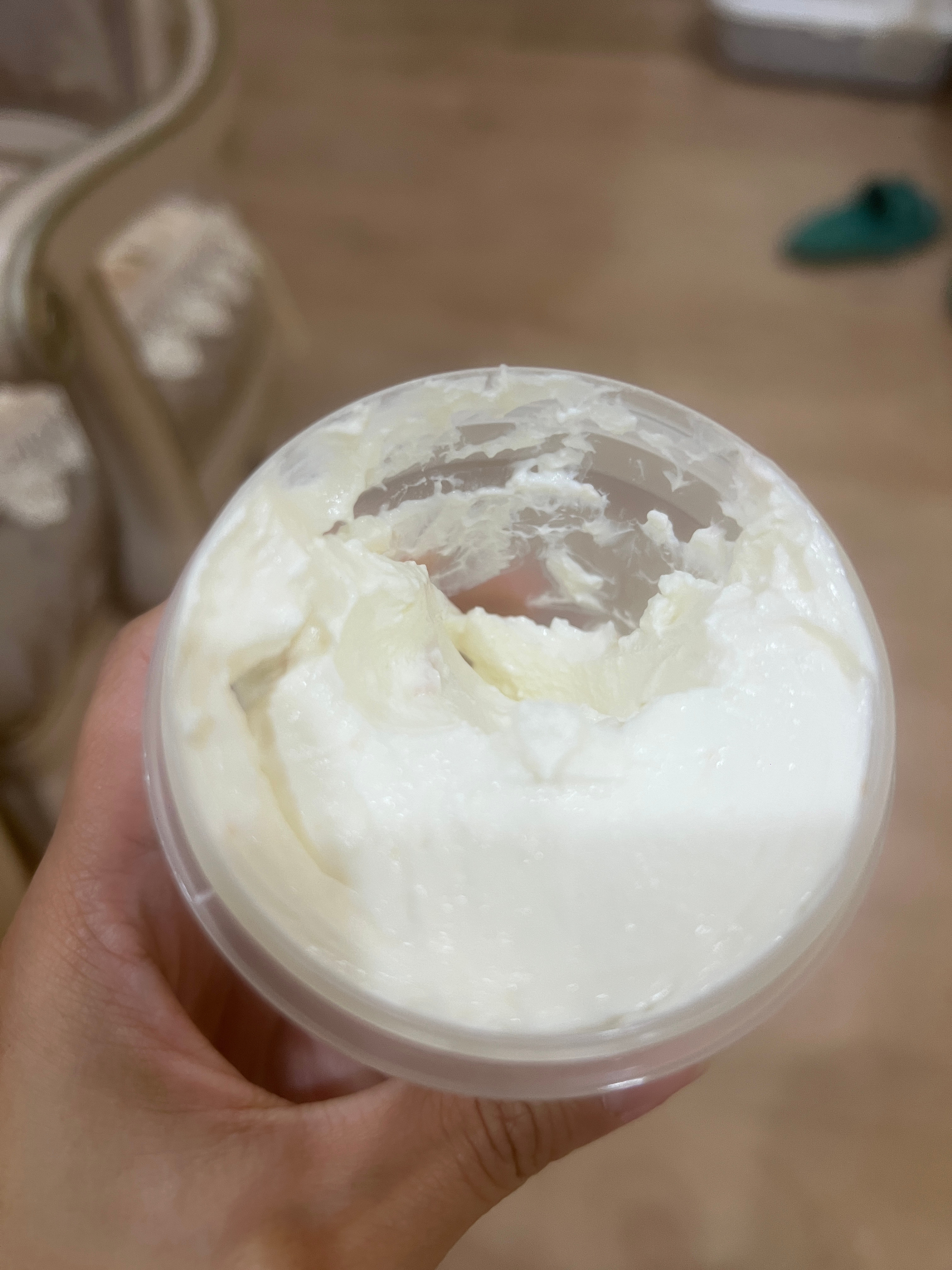干巴酸奶真的很神奇 一边觉得很噎挺一边又继续想吃[喵喵] 