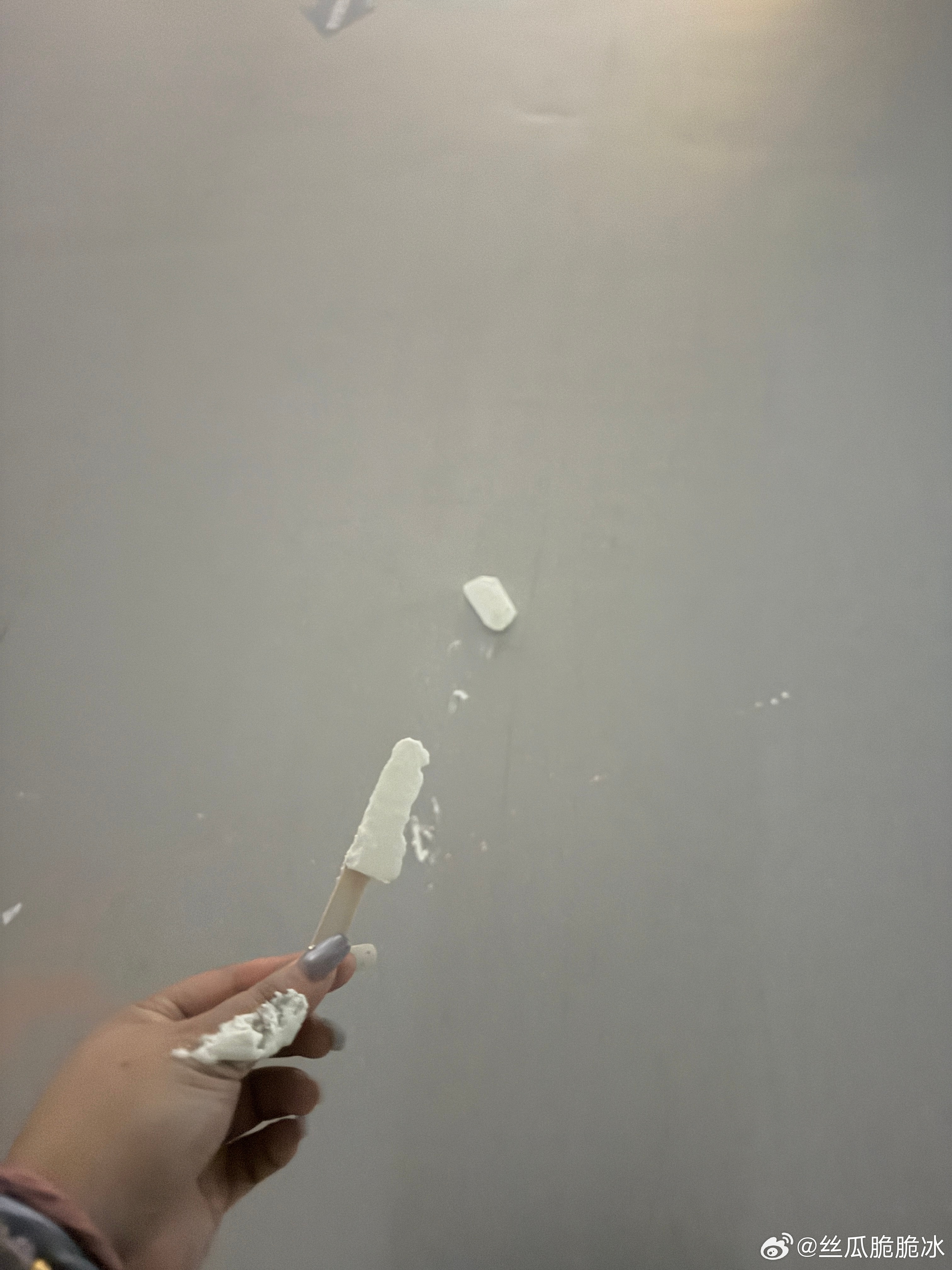 请降半屏为我的冰激凌默哀 