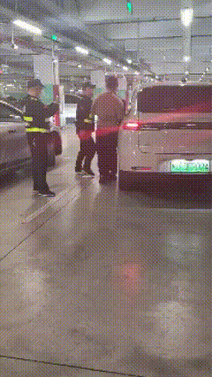 我还真有点瞧不起了。
你们南方人都是这么干仗得么，能斗嘴就坚决不动手？
3月2日