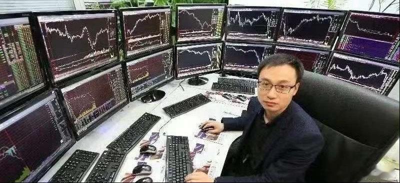 一个成熟的股民，有哪些表现：一，敬畏市场，懂得控制仓位，控制风险。二，对于进场和