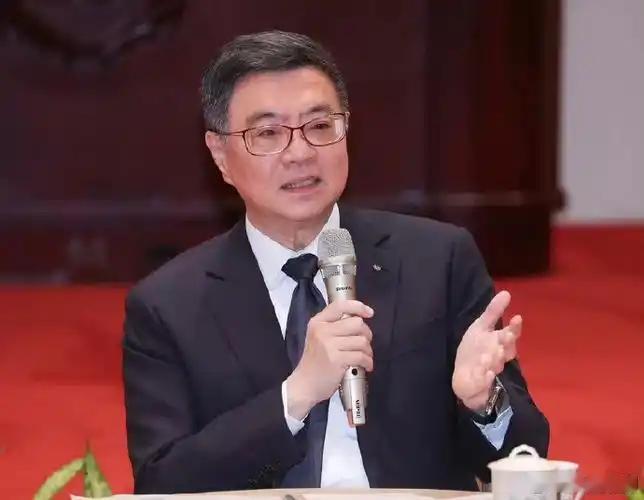 台“行政院长”卓荣泰正式作出宣布，7月13日，台湾地区行政机构负责人卓荣泰主持召