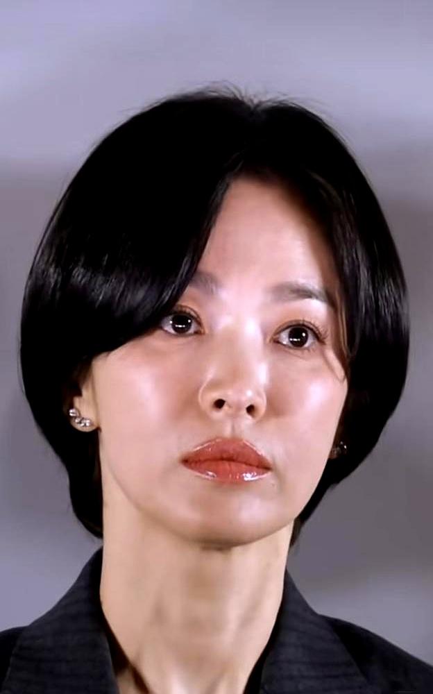 这张照片说明一个现实问题，。
 

当初宋仲基急着要组建家庭生孩子，可她那时候事