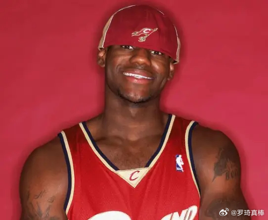 NBA在此前公布了本赛季的最佳阵容，湖人球员詹姆斯没有入选。这是21年以来，詹姆