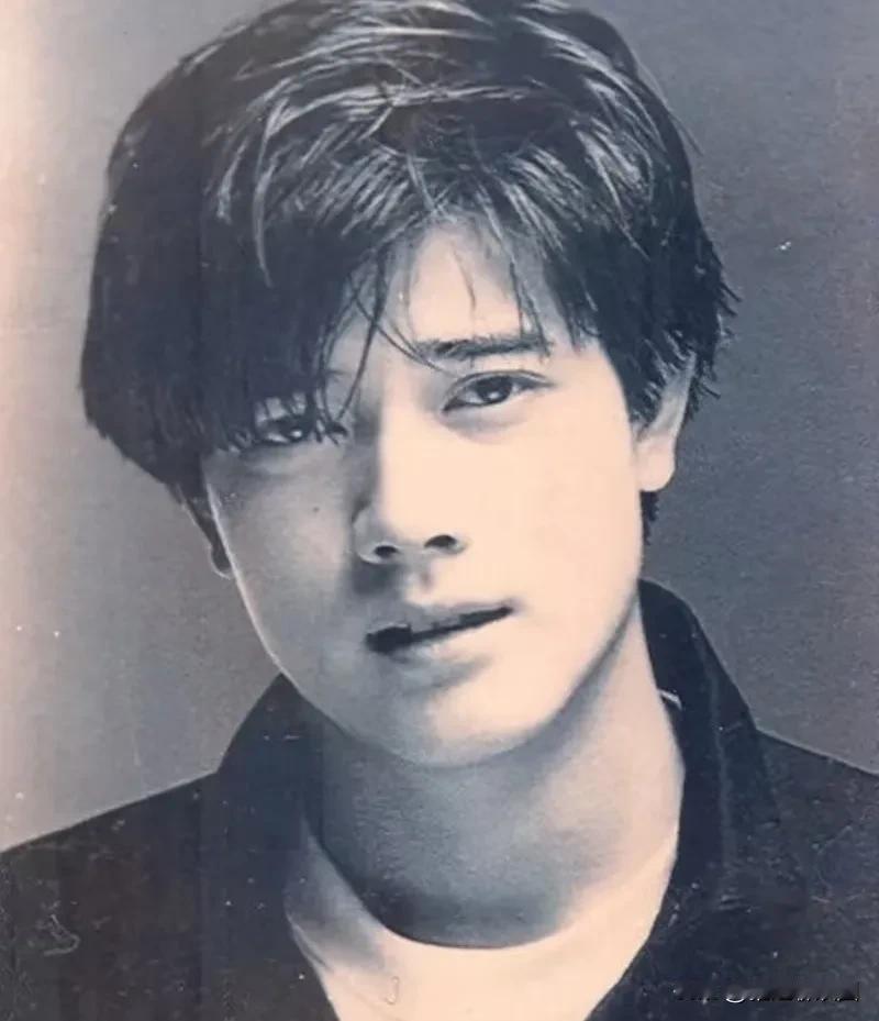 考古郭富城年轻时候的照片，也是帅出了天际，引领了一个时代。我记得在7、80年代时