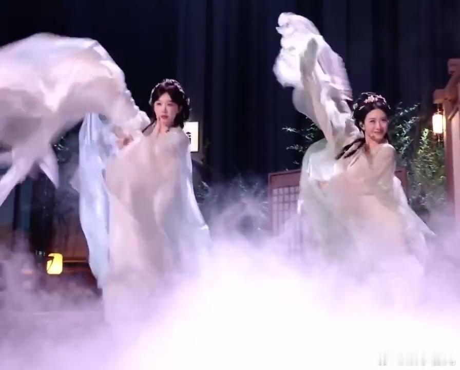 陶昕然徐梦洁双人舞必须给大家安利浪姐二公舞台，尤其是欣赏到了两位美女的舞蹈，说是