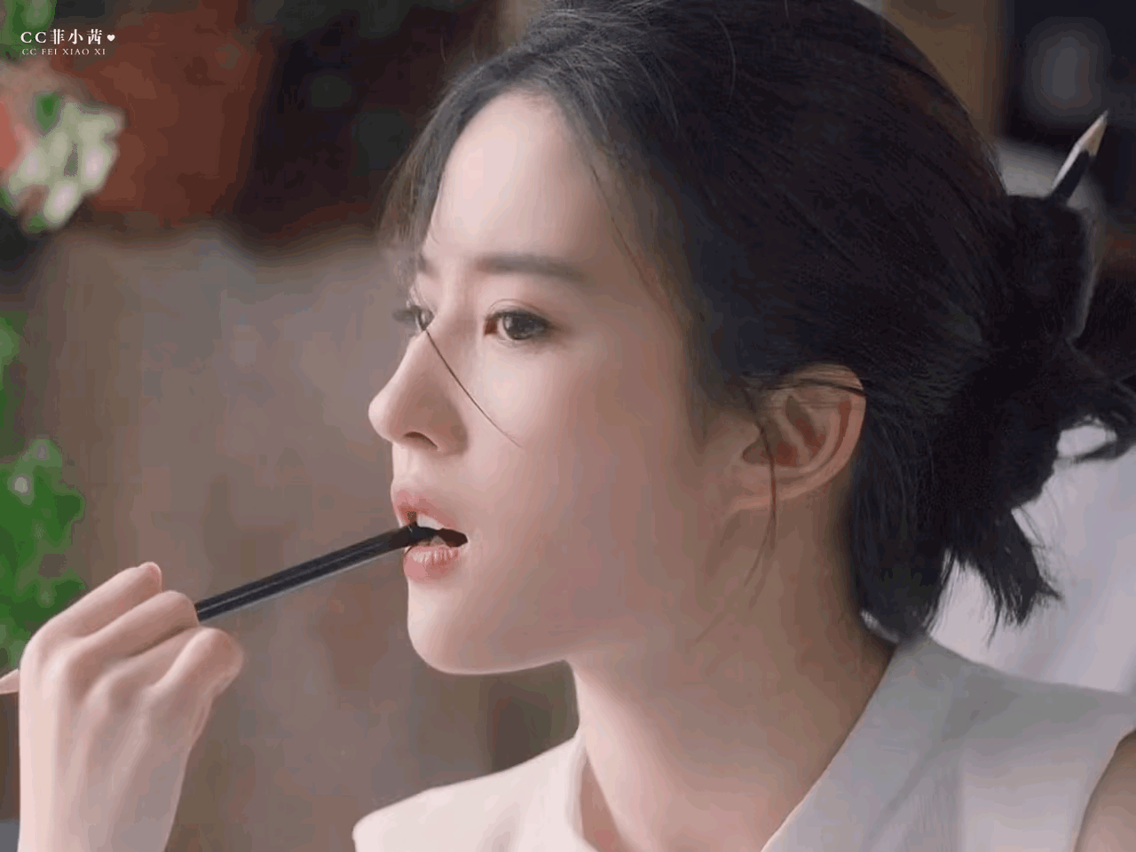 第一次看到刘亦菲发怒的样子，
奶凶奶凶的[马思纯的微笑][捂脸]

