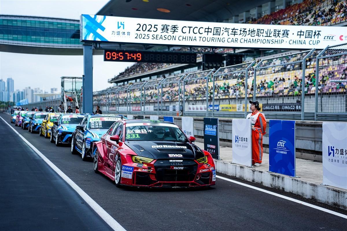 时隔一年，2026 赛季再次以上海站作为揭幕战，一切仿佛轮回，一切又全部焕然一新