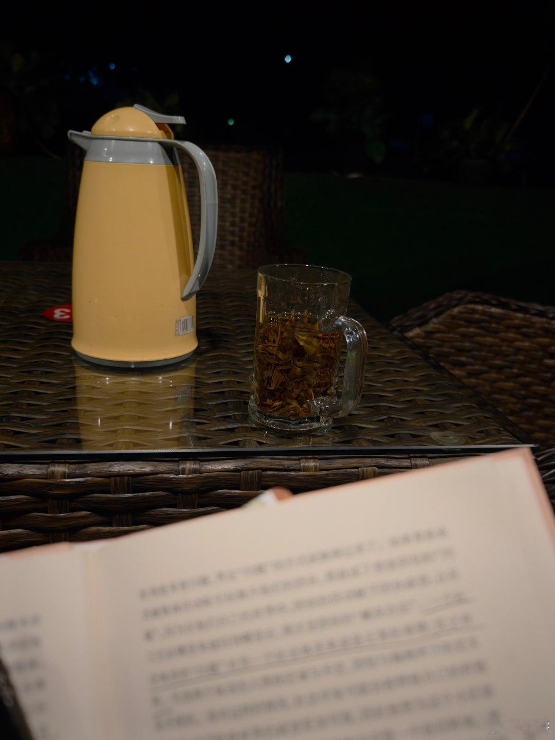 今天的茶座熄灯掌管人又是我了 伯伯已经习惯了