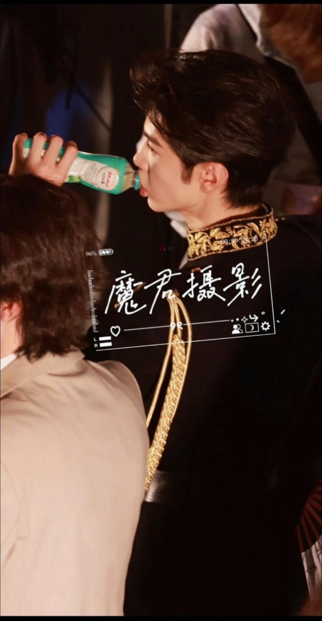你怎么知道我今天也喝了陈哲远手里拿的这个椰子水♾️陈哲远敖炽