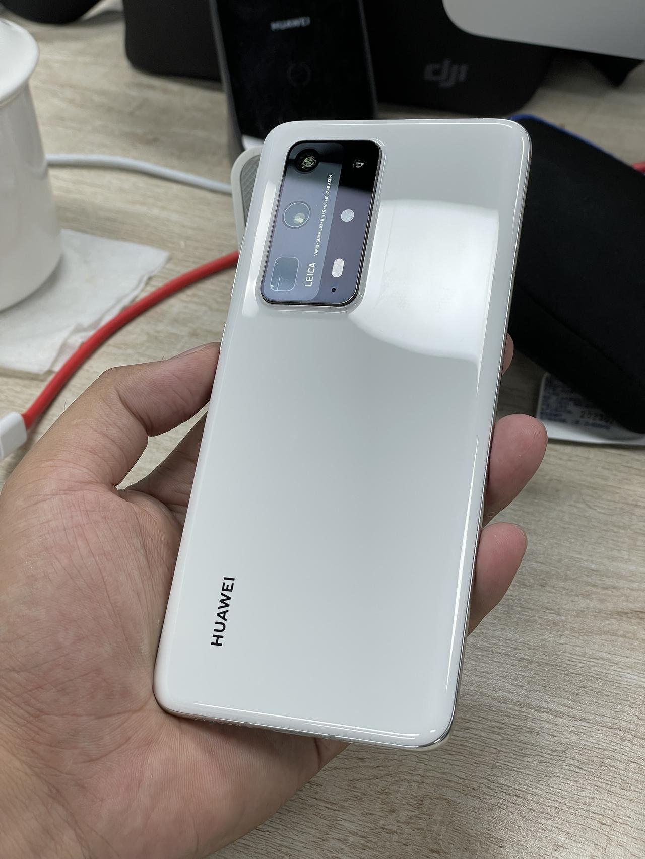 P40 Pro+这个陶瓷白还是很可以的！[惊喜]