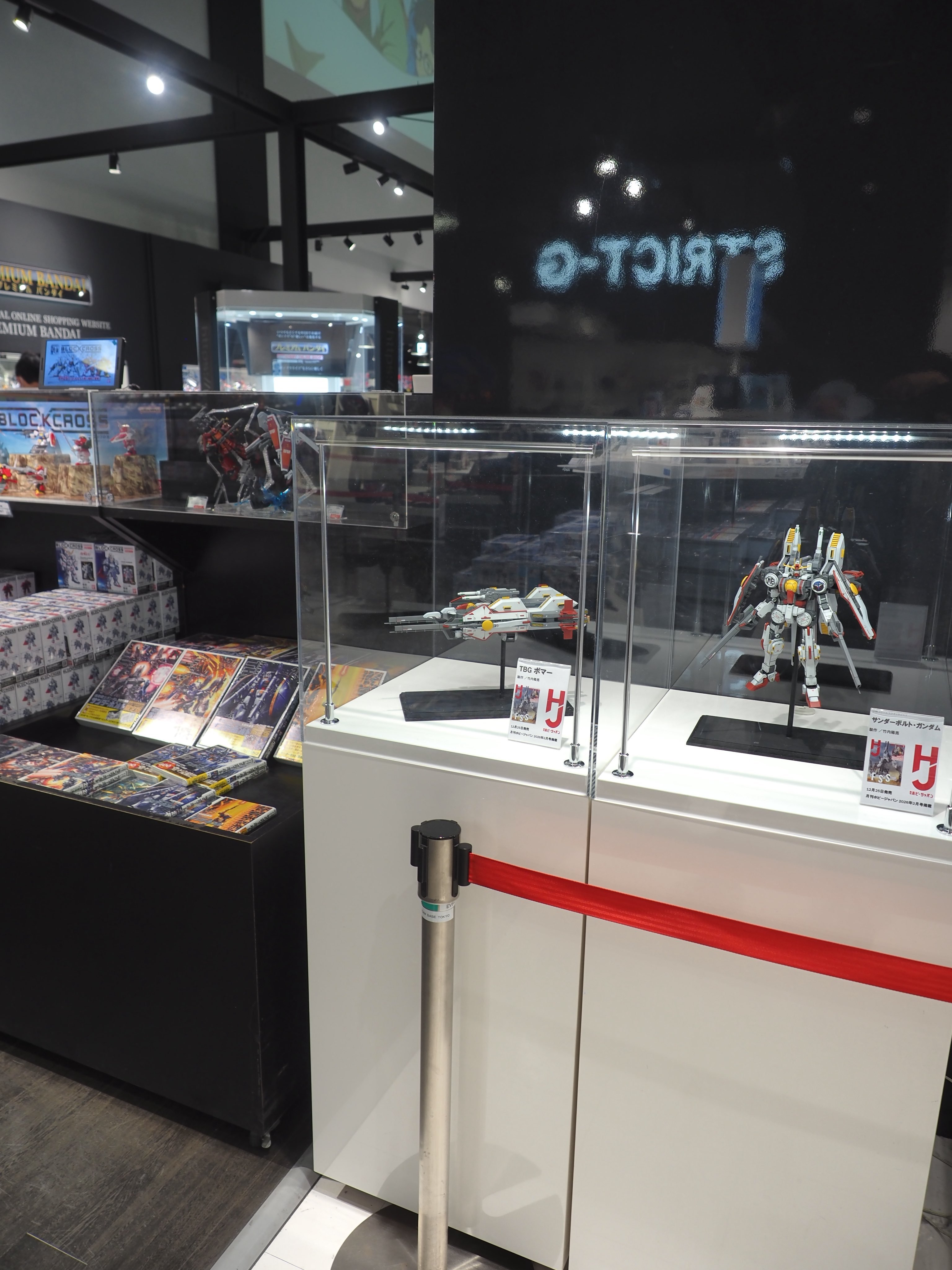 东京高达基地《机动战士高达 雷霆宙域》展示专区，竹内陽亮刊载于HJ的雷霆高达实物