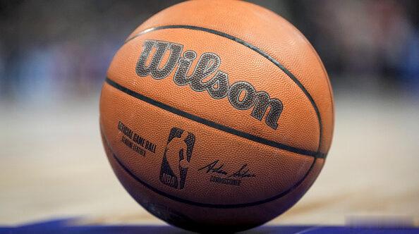NBA对伦纳德以及快船队作出的处罚决定：- 快船没收5个首轮选秀权：2029‑2