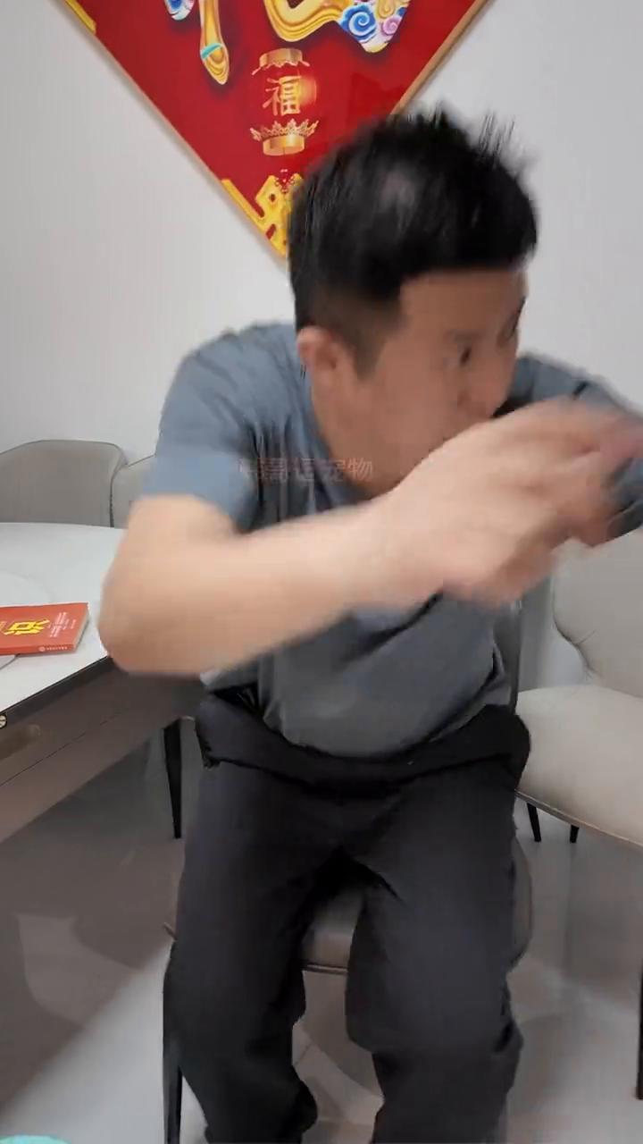 大白子，我不扔你了行不行？以后我也不扔你了，你也别霍霍我了，咱俩和好如初。一会我